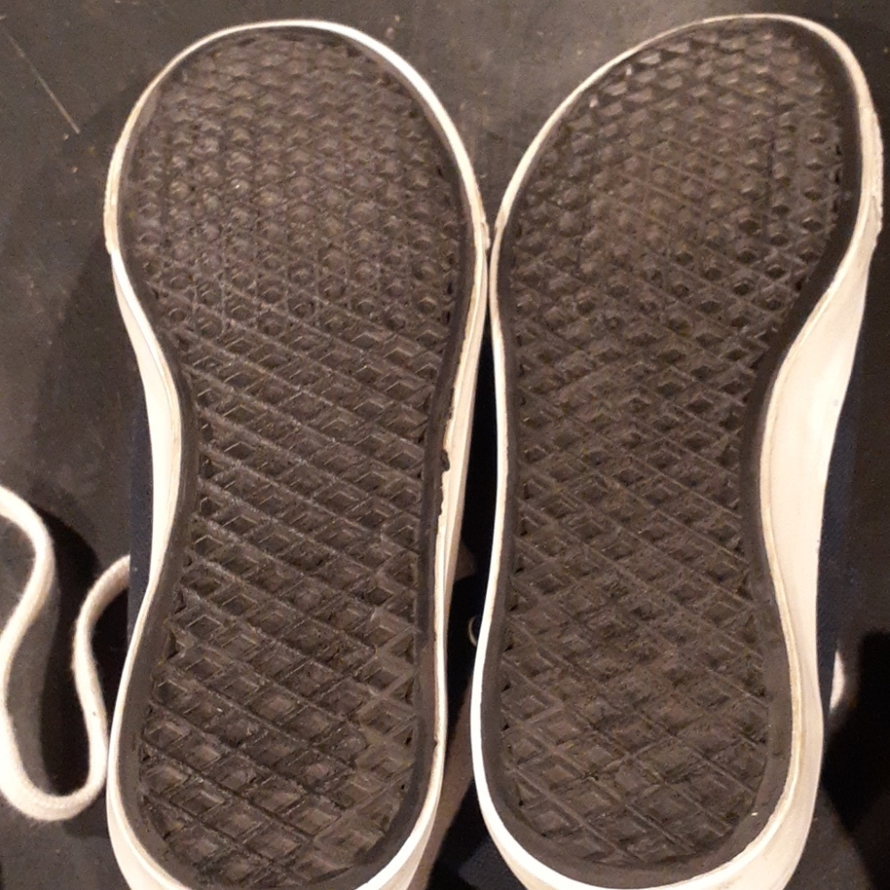 High Top Sneakers by FOREVER 21. SIZE 7 - Picture 7 of 8